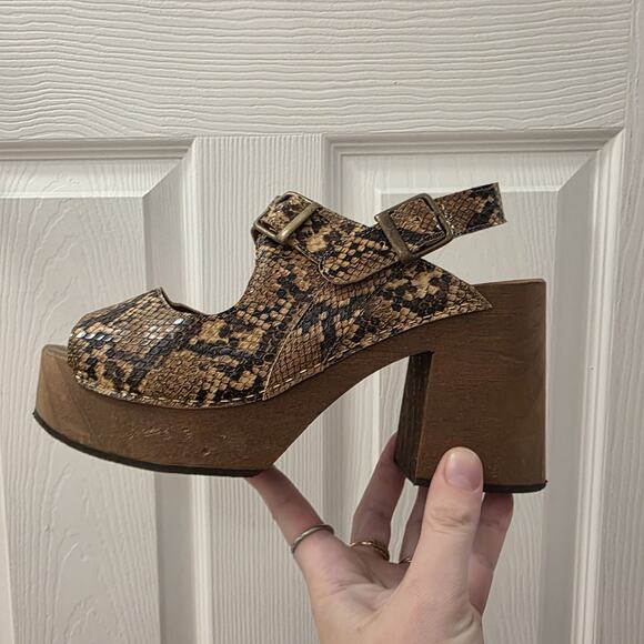 Free People Tan Snakeskin Leather Wooden Boho Avant Garde Belem Clogs Size 8.5 - Picture 9 of 12